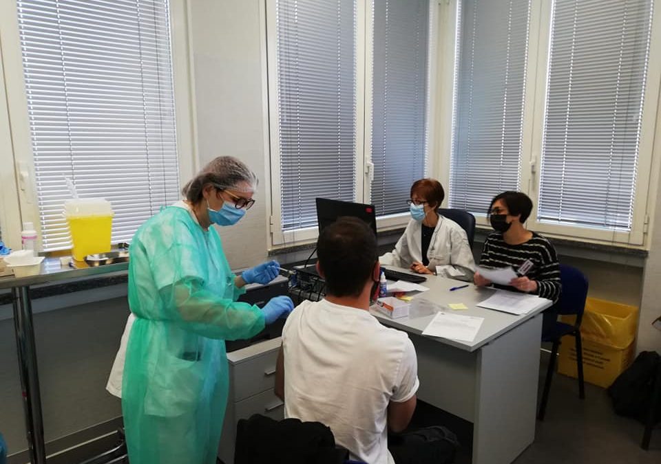 Medici ed Infermieri della Nefrologia di Borgomanero vaccinano i loro Pazienti
